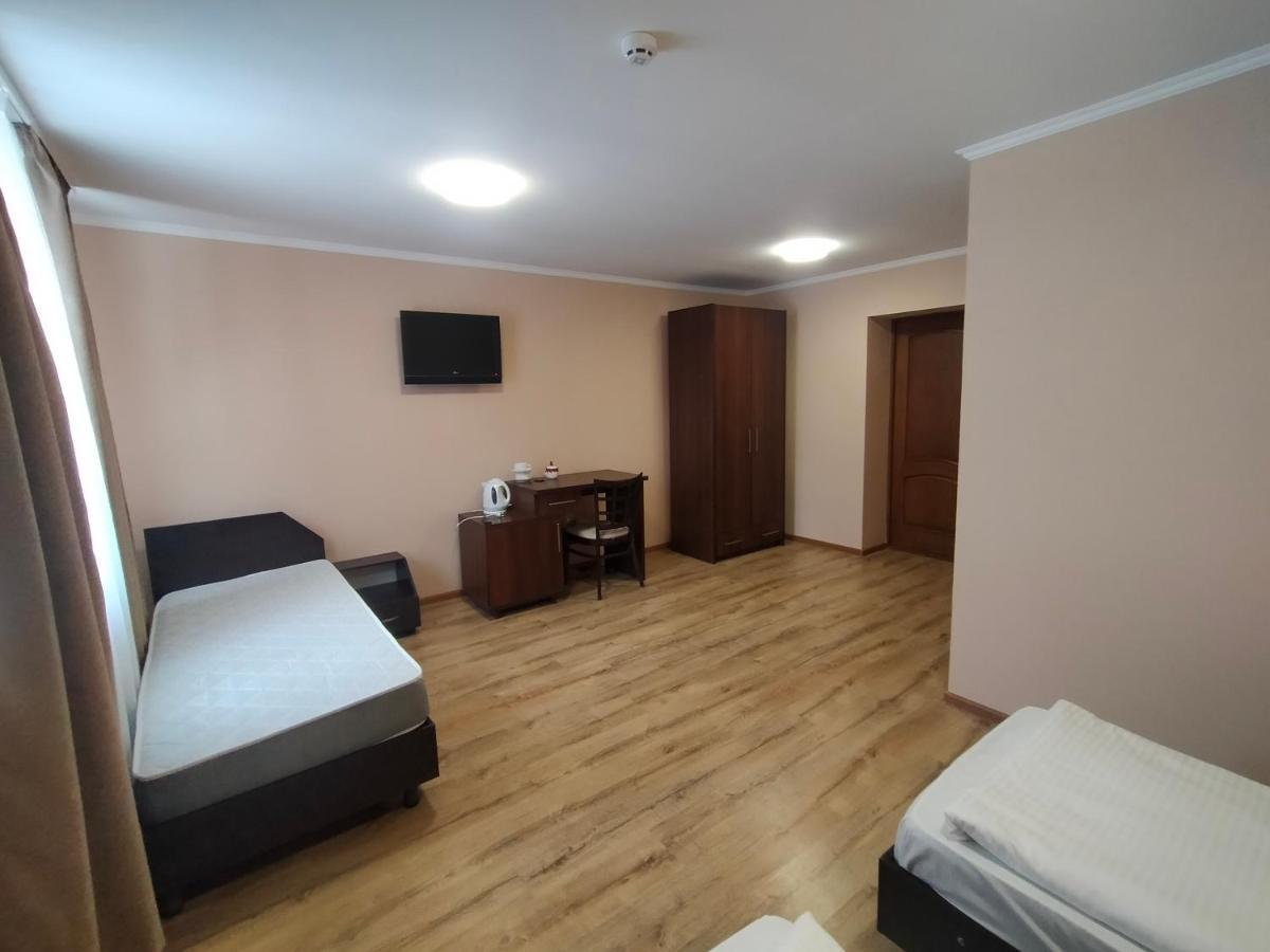 Латориця Hotel Suskovo Екстериор снимка